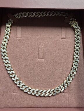 *NEW* STUNNING OMA the Label Frosty Link Necklace in Gold
